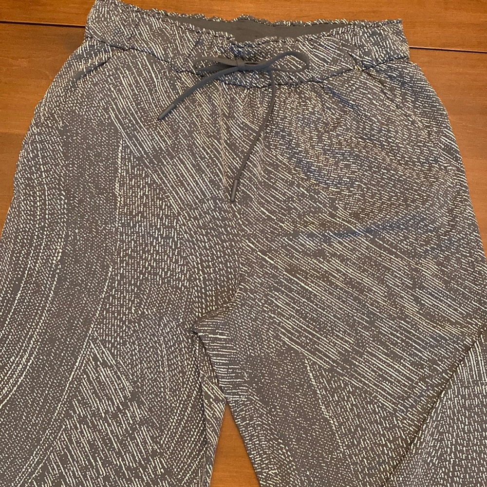 Lululemon joggers size 6